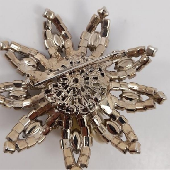 Weiss VTG Faux Pearls Rhinestones Unique Signed Mid-Century  Brooch - Picture 5 of 16